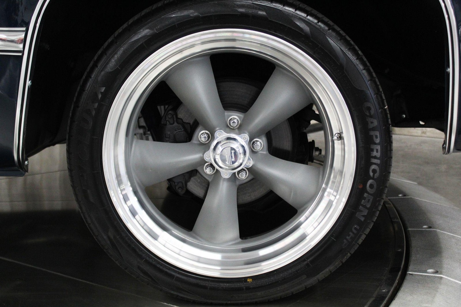 Chevrolet-CK-Pickup-1986-Beautiful-RestoMod-19