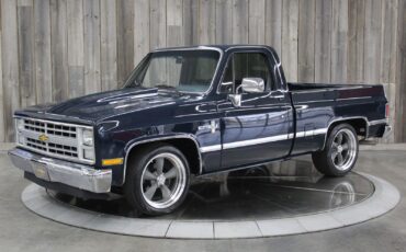 Chevrolet-CK-Pickup-1986-Beautiful-RestoMod-2