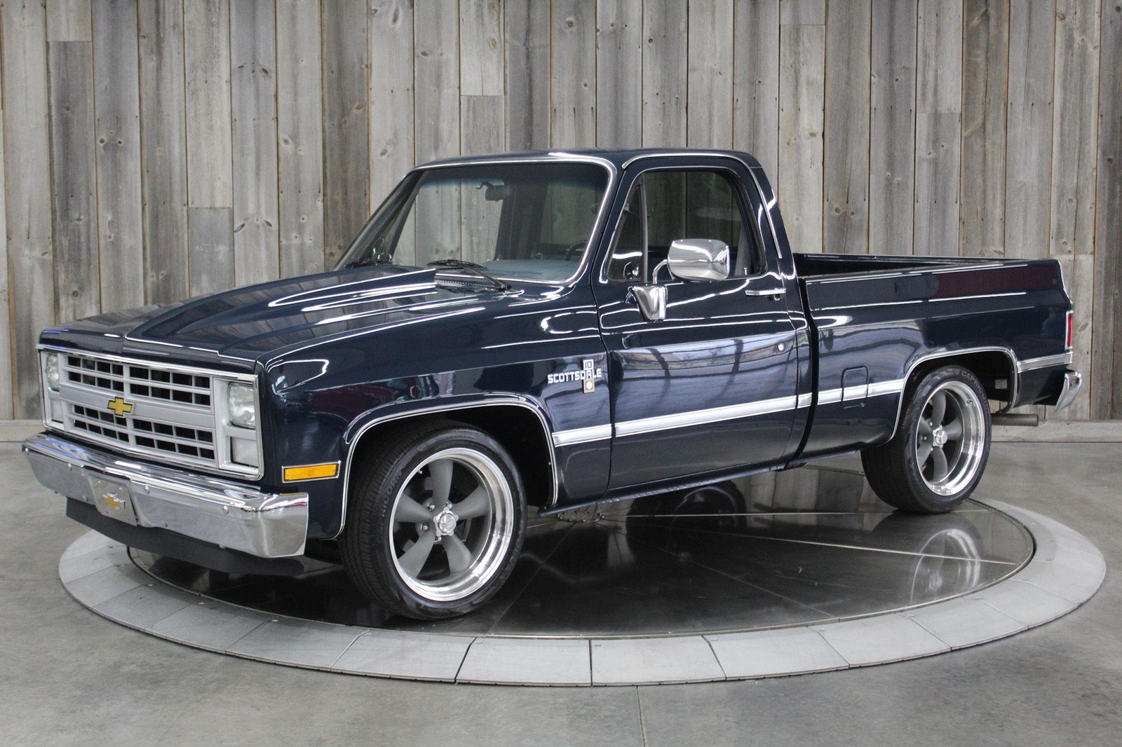 Chevrolet-CK-Pickup-1986-Beautiful-RestoMod-2