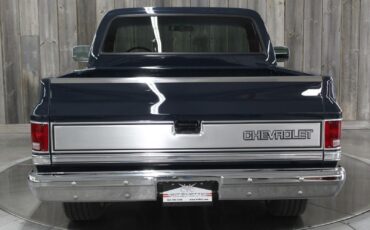 Chevrolet-CK-Pickup-1986-Beautiful-RestoMod-8