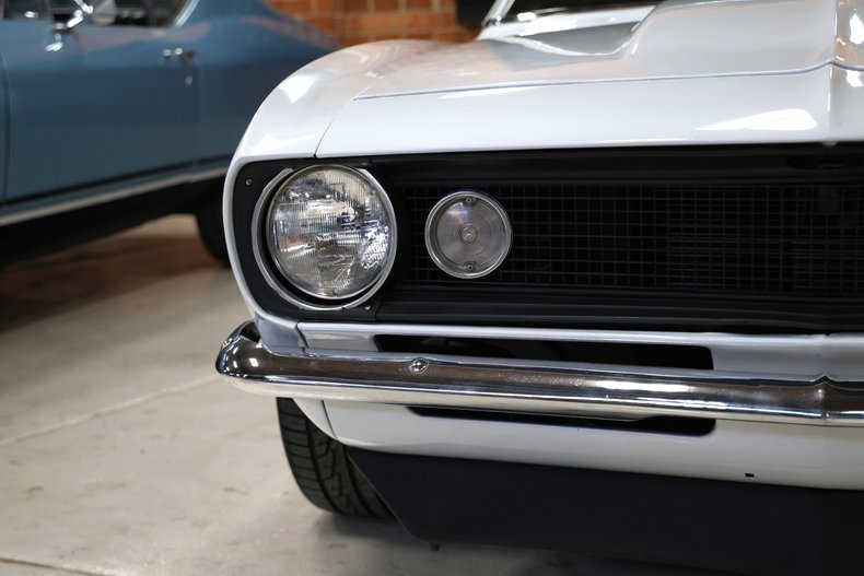 Chevrolet-Camaro-1967-Arctic-White-Black-1