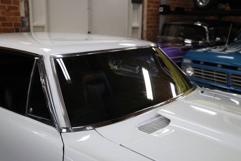 Chevrolet-Camaro-1967-Arctic-White-Black-21