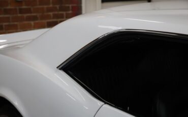 Chevrolet-Camaro-1967-Arctic-White-Black-24