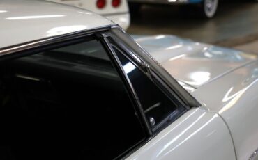 Chevrolet-Camaro-1967-Arctic-White-Black-26