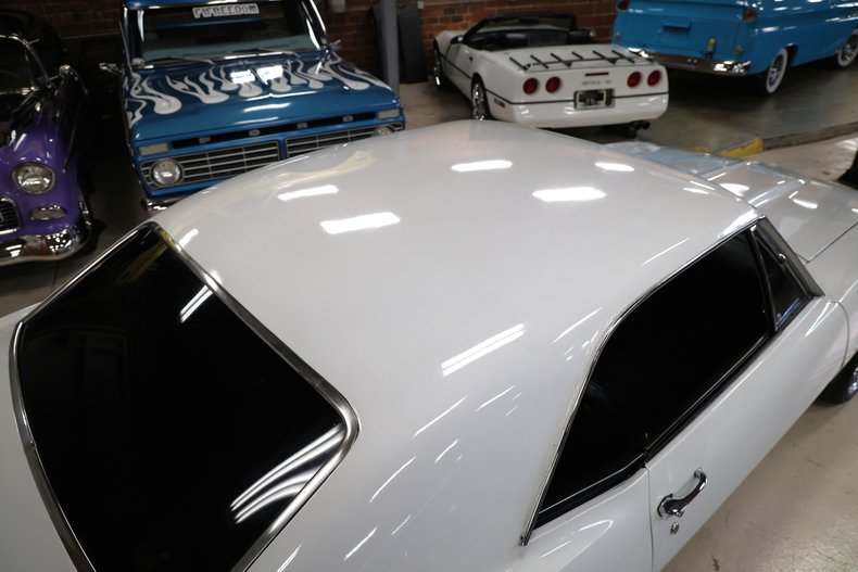Chevrolet-Camaro-1967-Arctic-White-Black-29