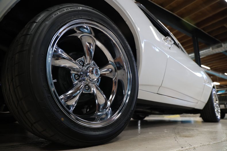 Chevrolet-Camaro-1967-Arctic-White-Black-3