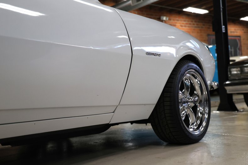 Chevrolet-Camaro-1967-Arctic-White-Black-30