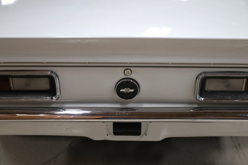 Chevrolet-Camaro-1967-Arctic-White-Black-41