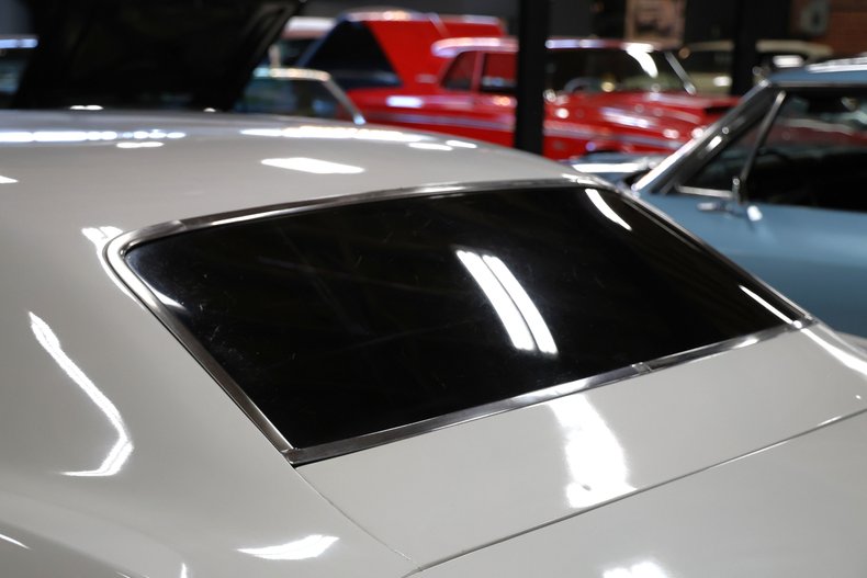 Chevrolet-Camaro-1967-Arctic-White-Black-43