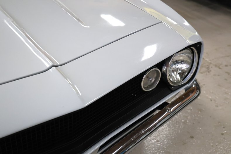 Chevrolet-Camaro-1967-Arctic-White-Black-46