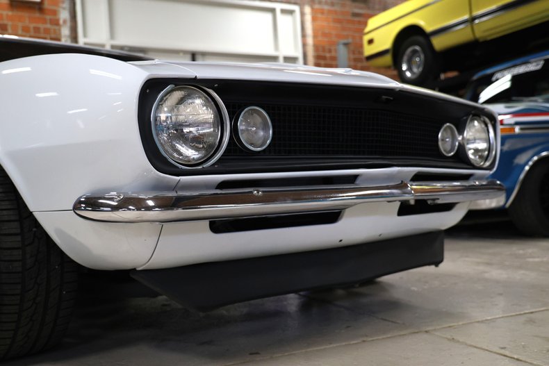 Chevrolet-Camaro-1967-Arctic-White-Black-47