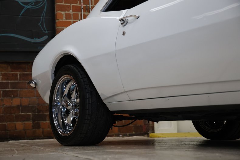 Chevrolet-Camaro-1967-Arctic-White-Black-48