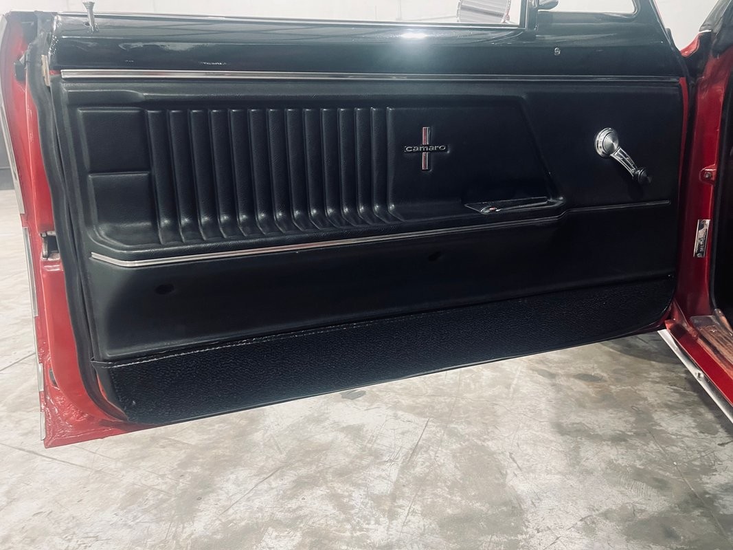 Chevrolet-Camaro-1967-Convertible-13