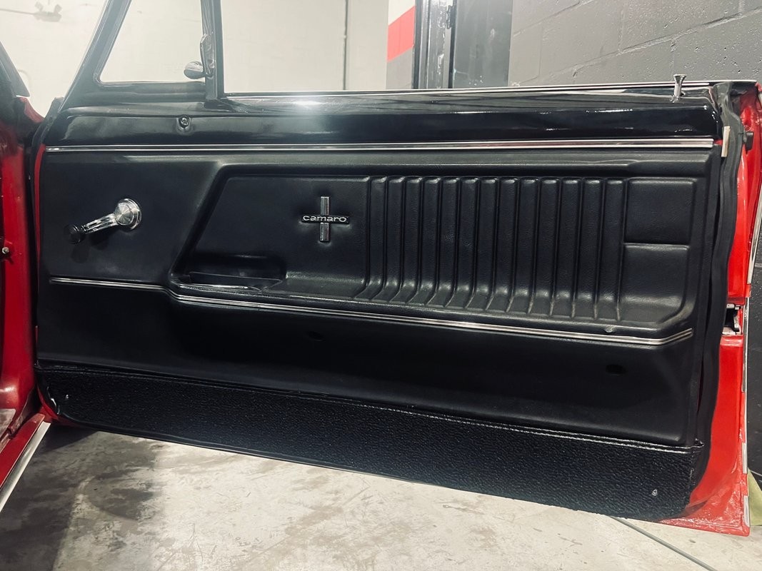 Chevrolet-Camaro-1967-Convertible-17