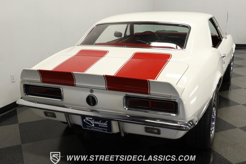 Chevrolet-Camaro-1967-Ermine-White-Red-11