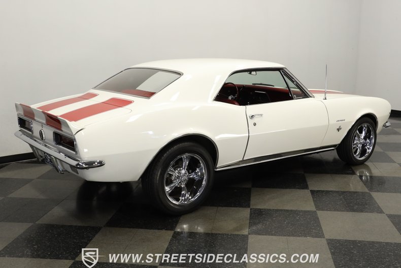Chevrolet-Camaro-1967-Ermine-White-Red-13
