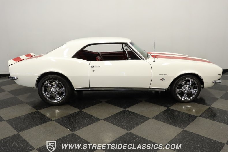 Chevrolet-Camaro-1967-Ermine-White-Red-14