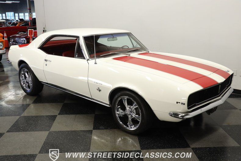 Chevrolet-Camaro-1967-Ermine-White-Red-15
