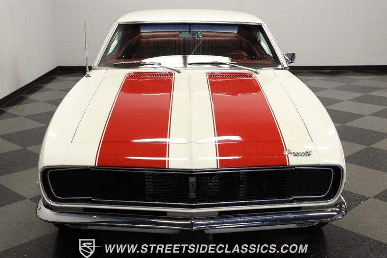 Chevrolet-Camaro-1967-Ermine-White-Red-17