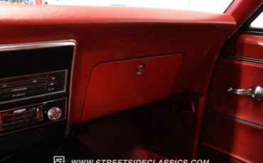 Chevrolet-Camaro-1967-Ermine-White-Red-2