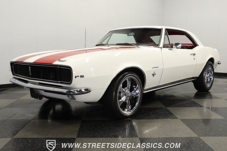 Chevrolet-Camaro-1967-Ermine-White-Red-22