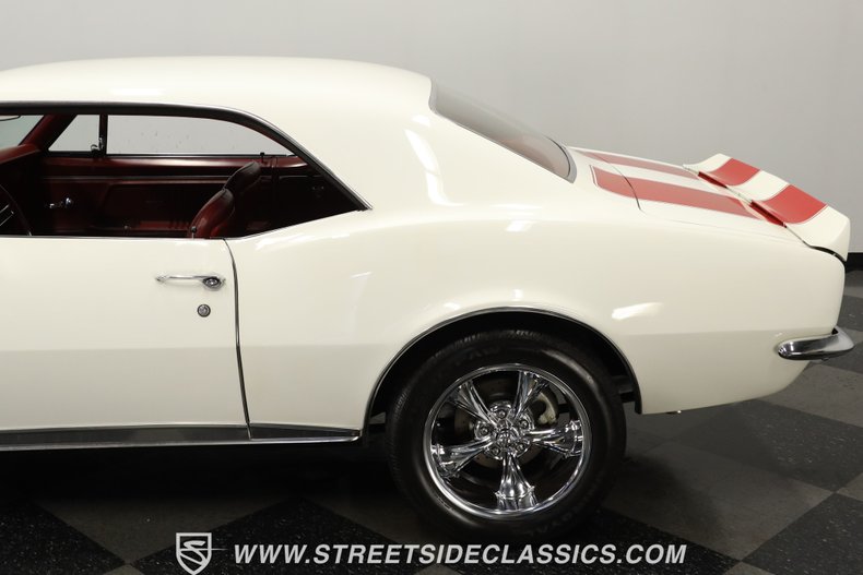 Chevrolet-Camaro-1967-Ermine-White-Red-24