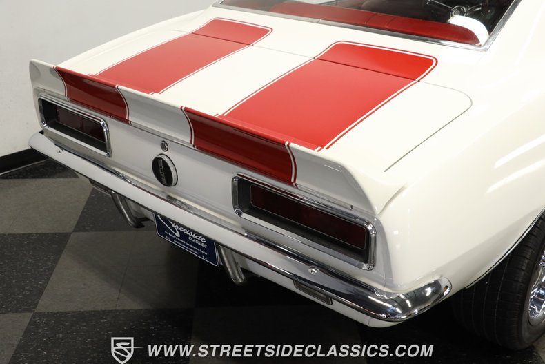 Chevrolet-Camaro-1967-Ermine-White-Red-25