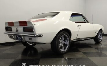 Chevrolet-Camaro-1967-Ermine-White-Red-26