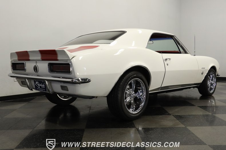 Chevrolet-Camaro-1967-Ermine-White-Red-26