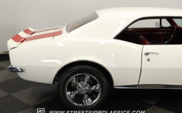Chevrolet-Camaro-1967-Ermine-White-Red-28