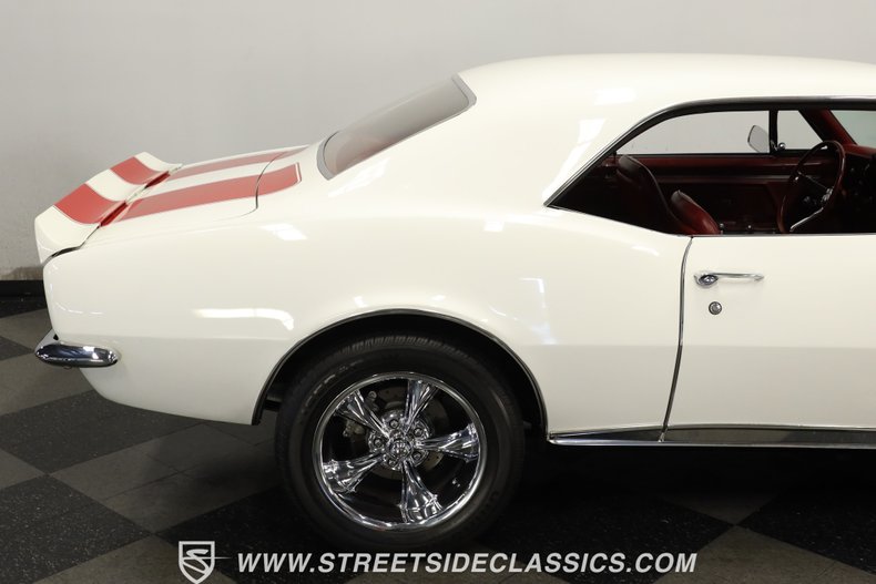 Chevrolet-Camaro-1967-Ermine-White-Red-28