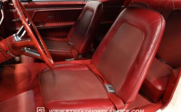 Chevrolet-Camaro-1967-Ermine-White-Red-3