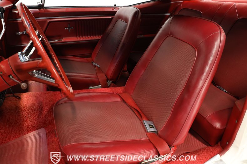 Chevrolet-Camaro-1967-Ermine-White-Red-3