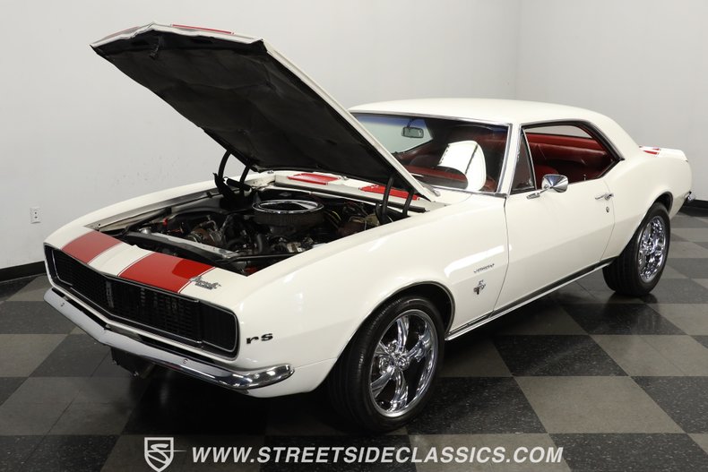 Chevrolet-Camaro-1967-Ermine-White-Red-30