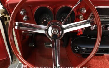 Chevrolet-Camaro-1967-Ermine-White-Red-36
