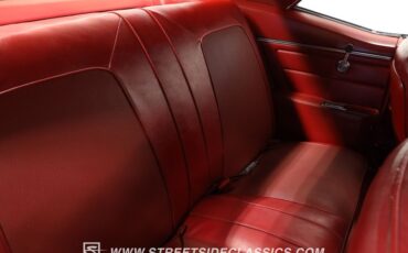 Chevrolet-Camaro-1967-Ermine-White-Red-39