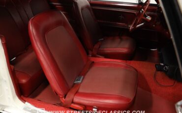 Chevrolet-Camaro-1967-Ermine-White-Red-40