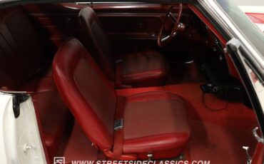 Chevrolet-Camaro-1967-Ermine-White-Red-43