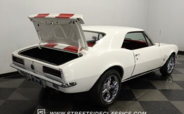 Chevrolet-Camaro-1967-Ermine-White-Red-49