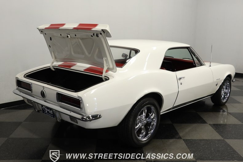 Chevrolet-Camaro-1967-Ermine-White-Red-49