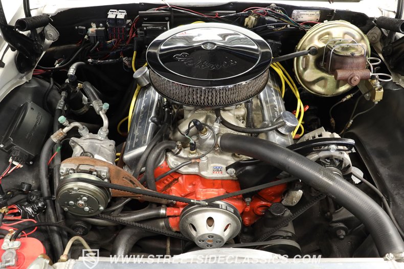 Chevrolet-Camaro-1967-Ermine-White-Red-5