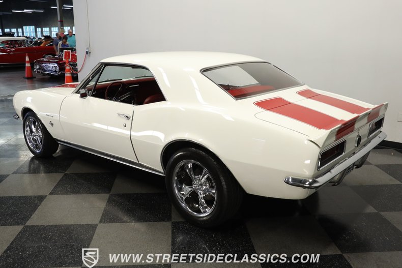 Chevrolet-Camaro-1967-Ermine-White-Red-8