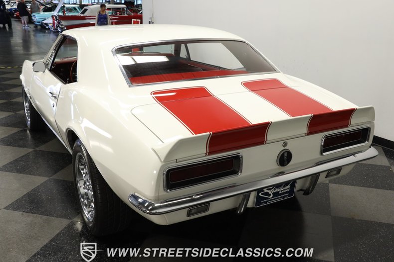Chevrolet-Camaro-1967-Ermine-White-Red-9