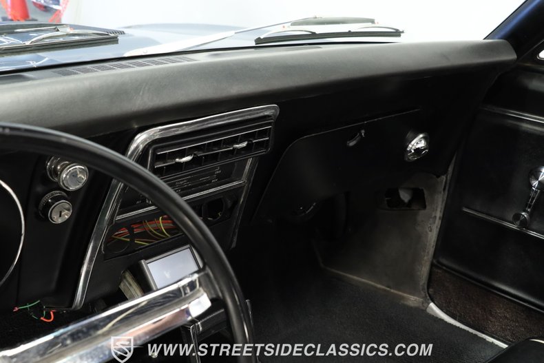 Chevrolet-Camaro-1967-Light-Blue-Metallic-Black-36