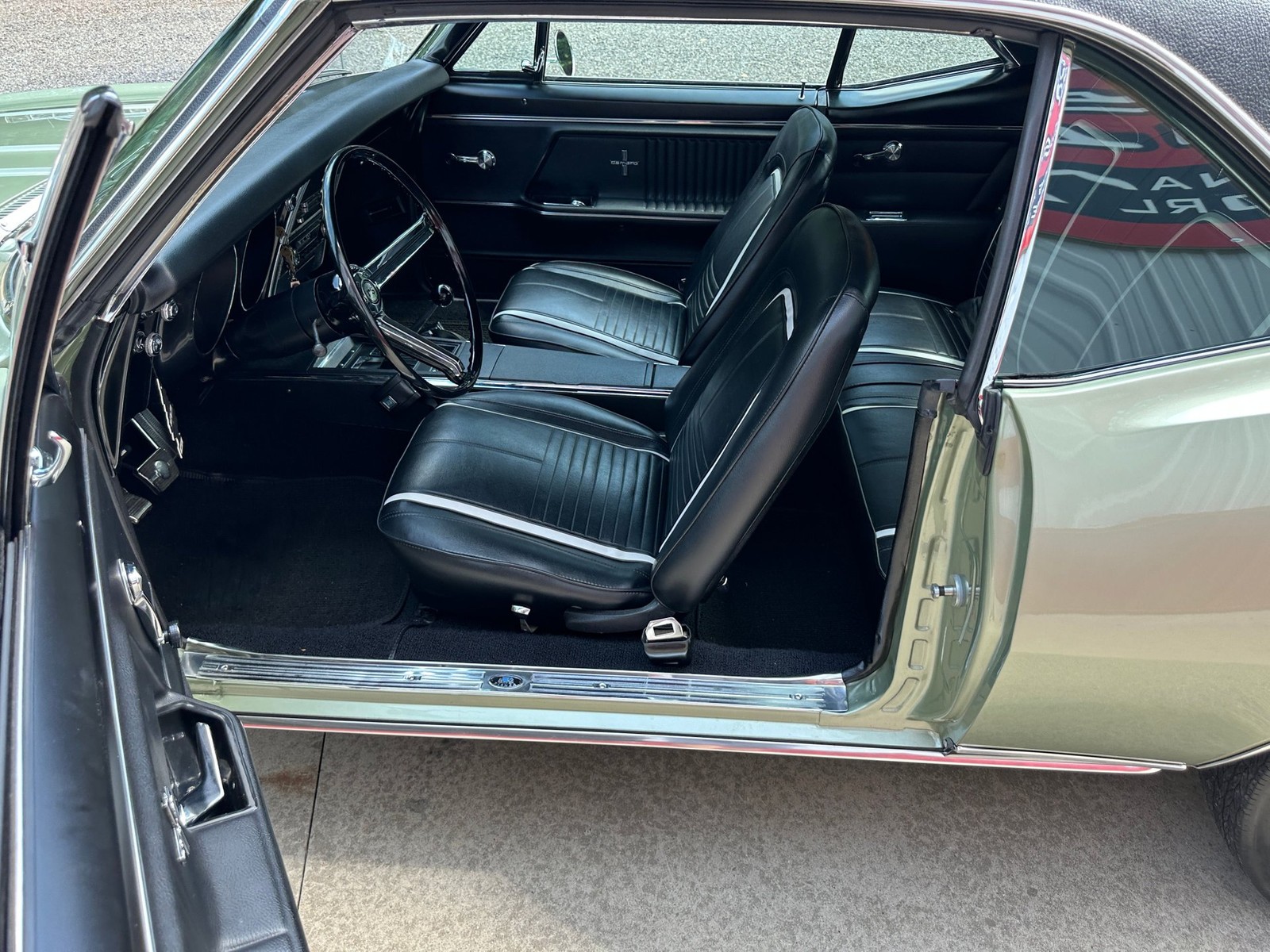 Chevrolet-Camaro-1967-Other-17