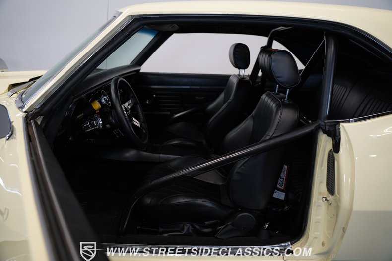 Chevrolet-Camaro-1968-Butternut-Yellow-Black-18
