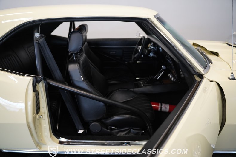 Chevrolet-Camaro-1968-Butternut-Yellow-Black-3