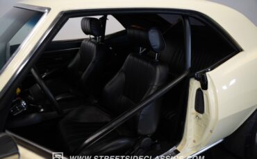Chevrolet-Camaro-1968-Butternut-Yellow-Black-38