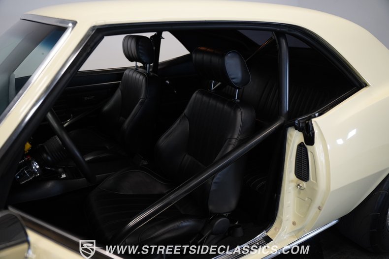 Chevrolet-Camaro-1968-Butternut-Yellow-Black-38