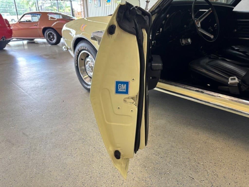 Chevrolet-Camaro-1968-Coupe-15